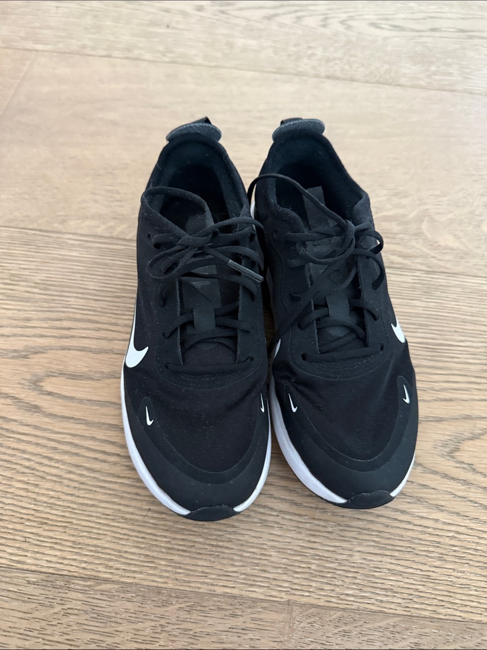Nike Air Max Dia Black and White. Women’s Size 5